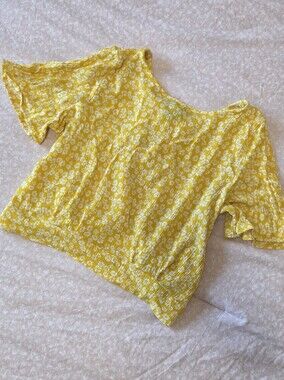 Como 🌻 Yellow Ditsy Floral Back Tie 🌞 Open Back Crop Top Flutter Sleeves Sz M